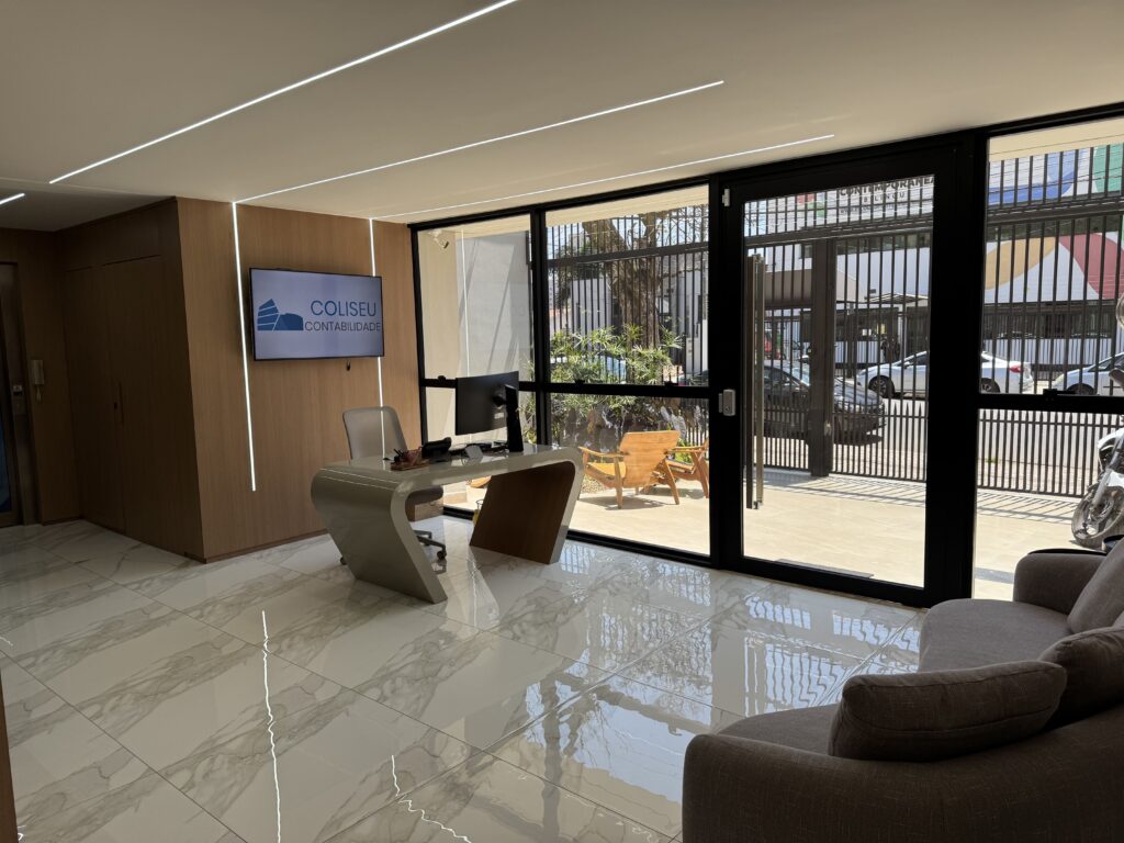 Foto da recepção olhando para a rua